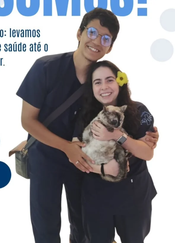 Equipe AMA Bicho com um gato